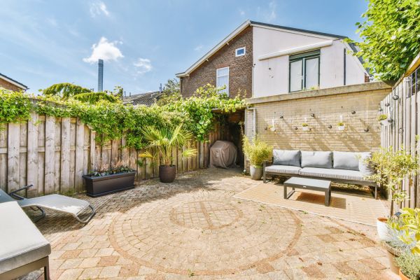 Courtyard Patio Service in Edmonds